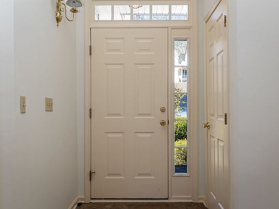3rd image of 208 Bobcat Ln