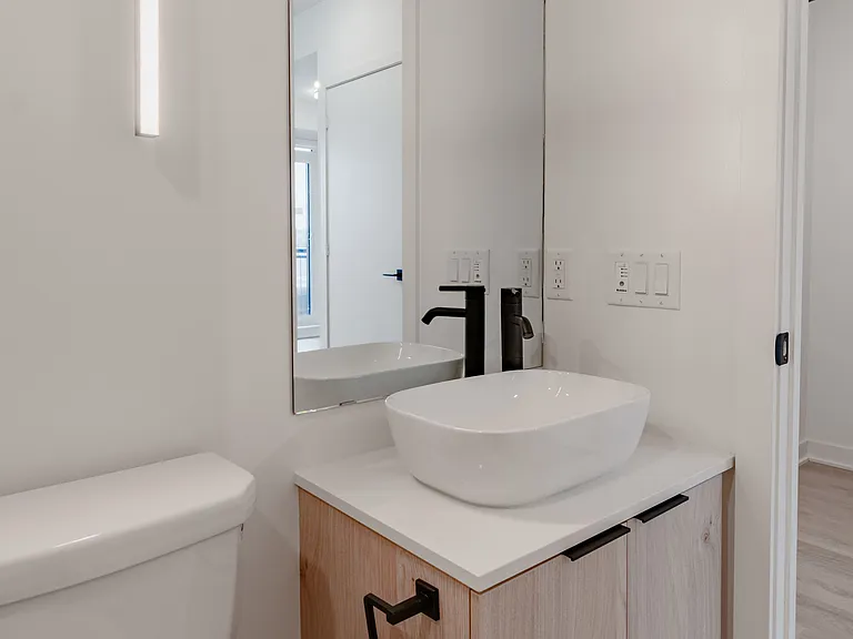 1185 Dupont St #424 — Photo 17