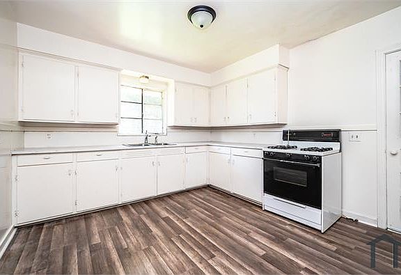 2nd image of 368 Cummins St