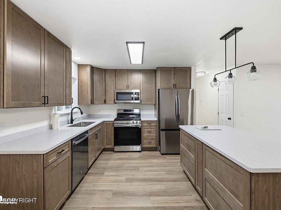 1st image of 190 Trumpeter Ave