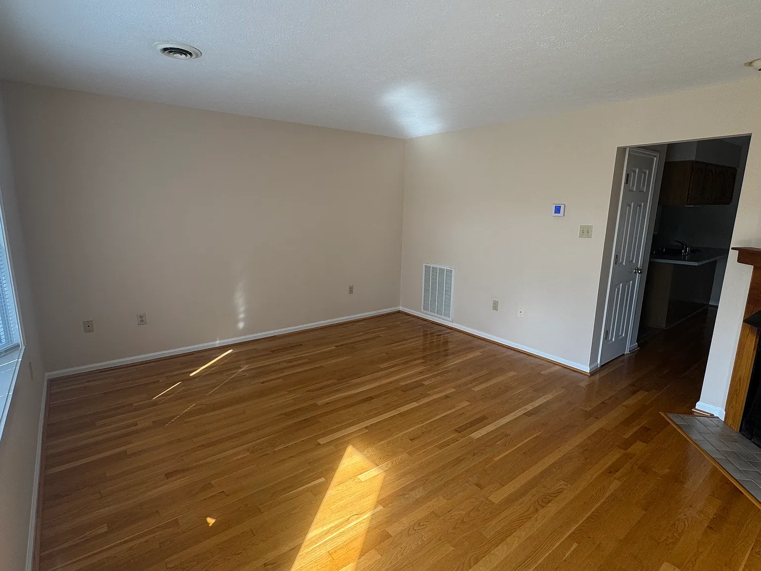 2 bed, 2.5 bath, 1232 sqft, $1,250 — Photo 2