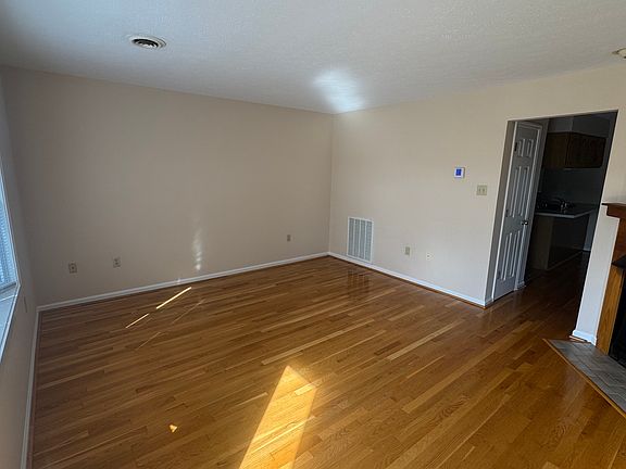 3rd image of 941 Maiden St APT 3