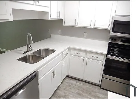 2 bed, 1007 sqft, $1,600 — Photo 3