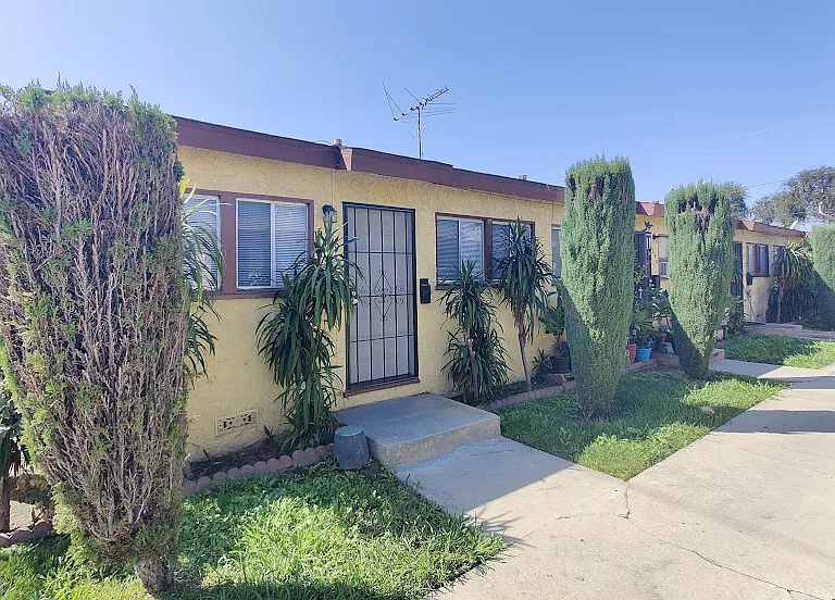 N Poplar Ave — Photo 1