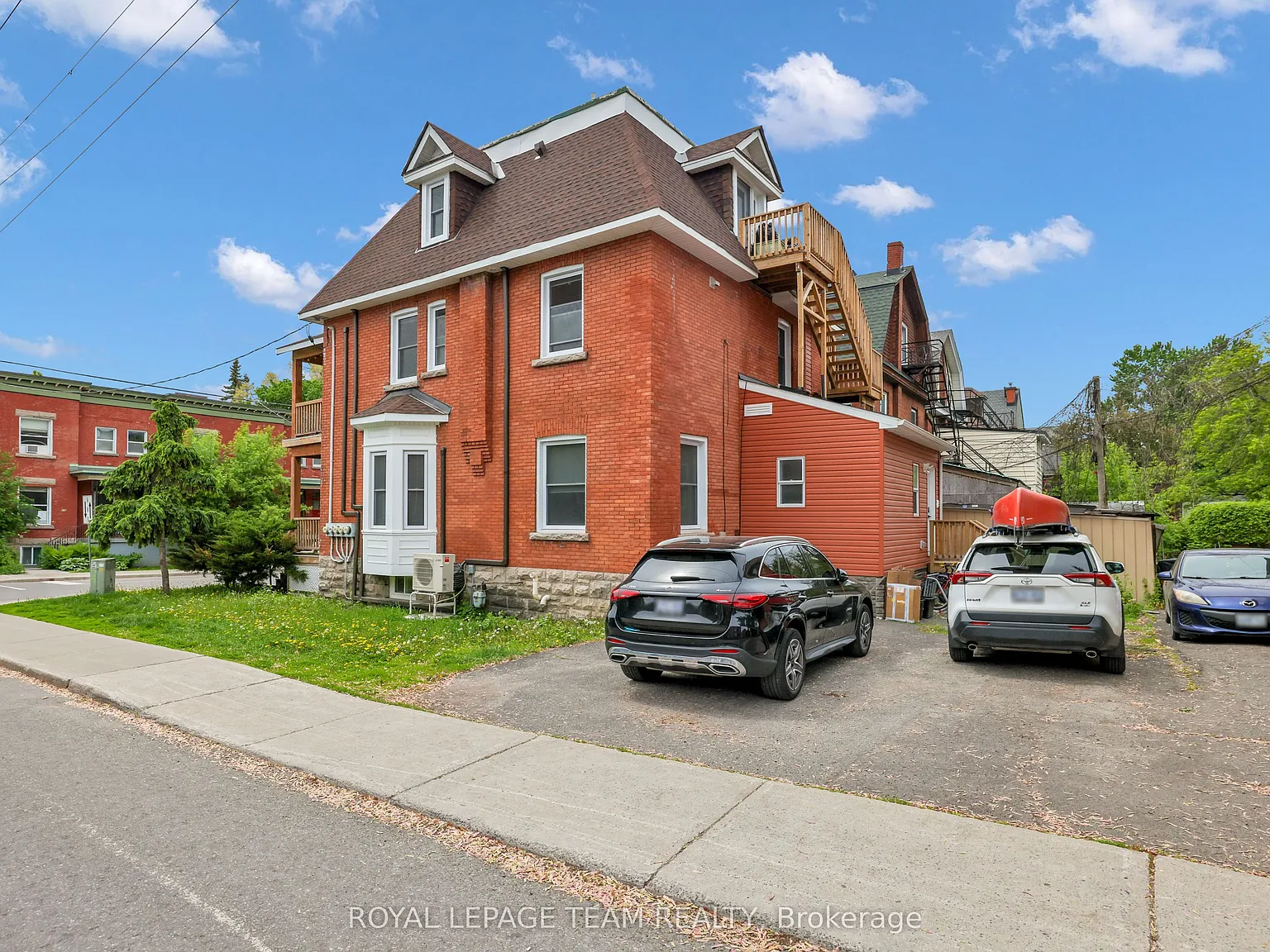 531 McLeod St — Photo 2