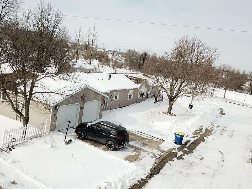 1st image of 319 8th Ave N