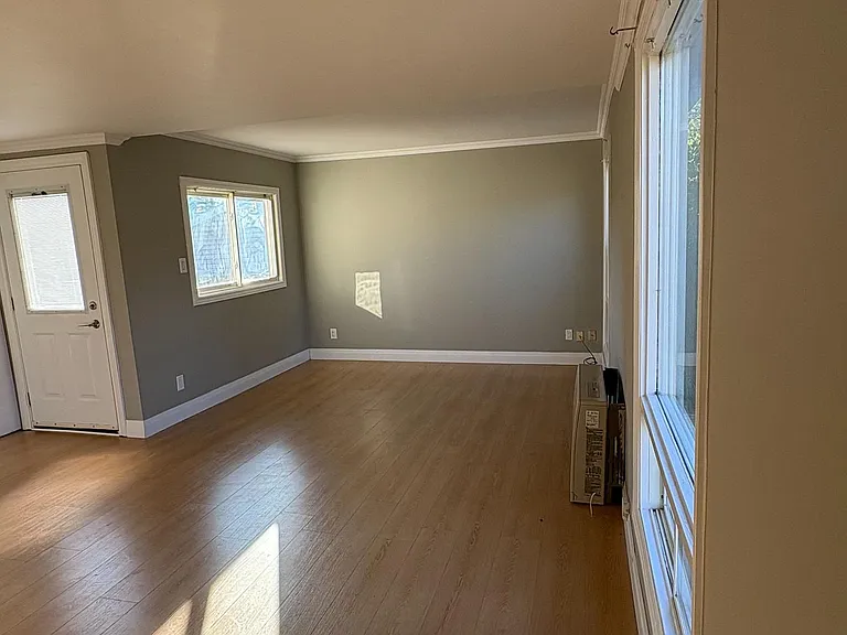 219 Southview Rd — Photo 3