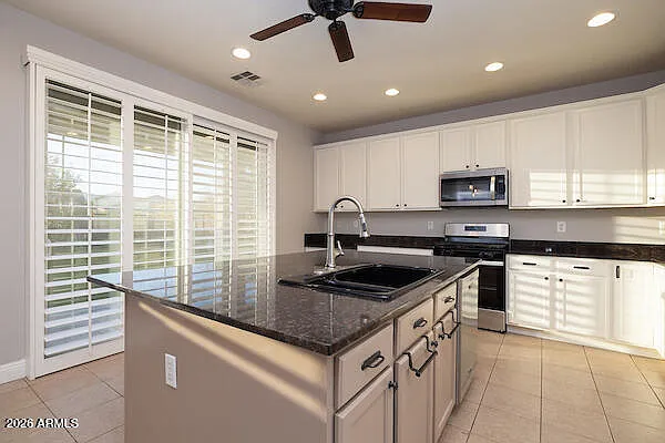 18469 W Sunnyslope Ln — Photo 8
