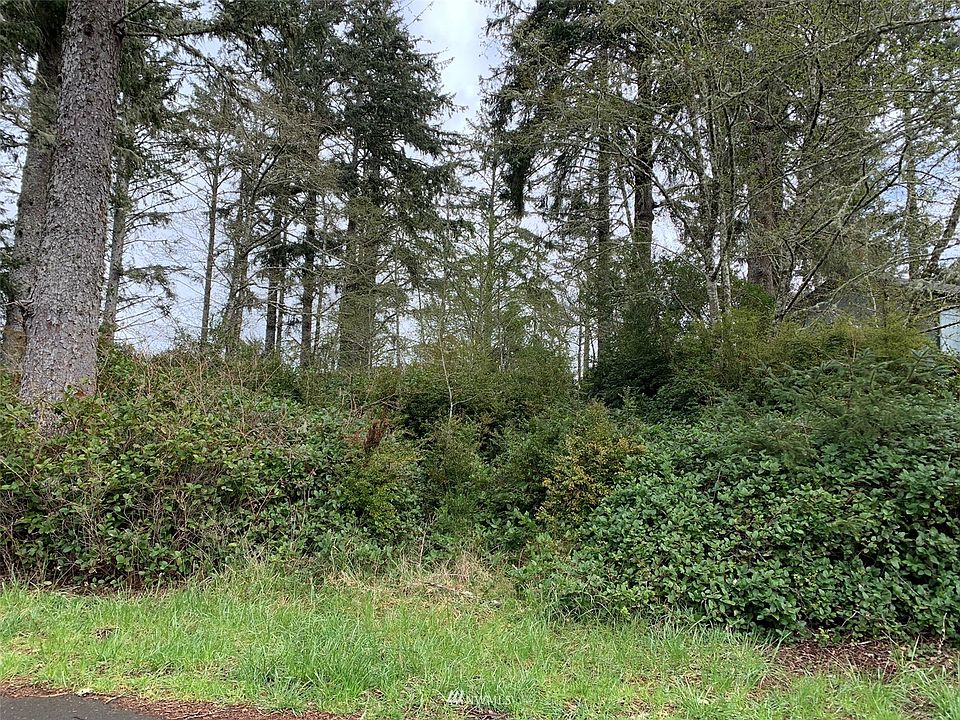 2nd image of 784 Evergreen Ave SE
