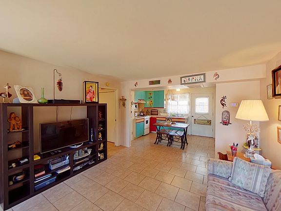 3rd image of 515 S La Canada Dr