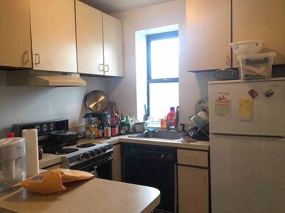 2nd image of 825 Beacon St #1CRK