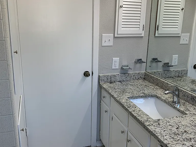 105 Travertine Ln #B — Photo 18