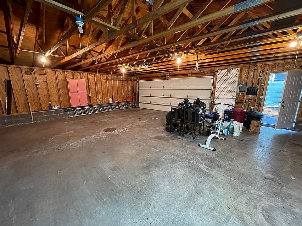 2nd image of 925 9th St