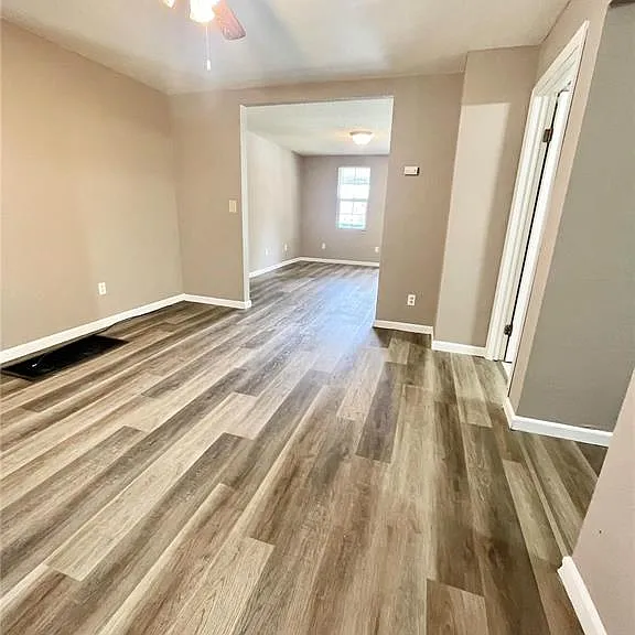 2717 Lincoln Ave — Photo 2