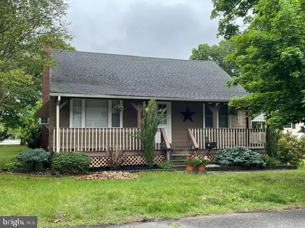 18 Middlesex Ave, Hainesport, NJ 08036
