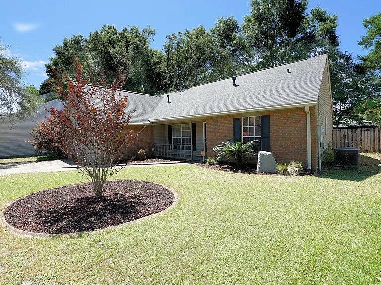 4496 Parkwood Ln W — Photo 3