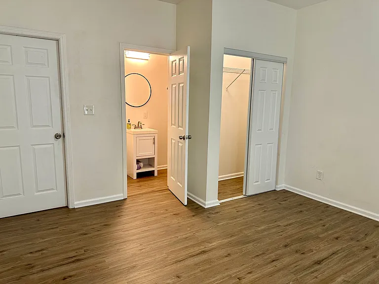 2214 W 32nd St #1 — Photo 13