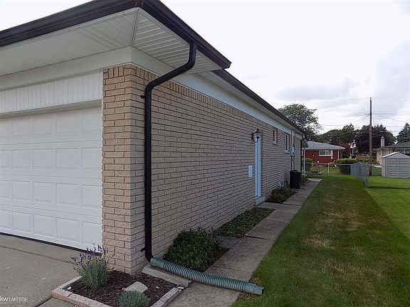3rd image of 30557 Ohmer Dr