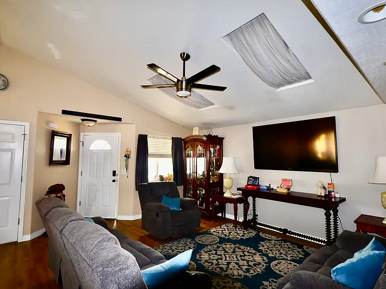 1085 Cedar Ct — Photo 7