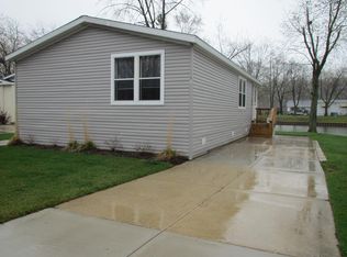 291 Bayview Rd, Elgin, IL 60123