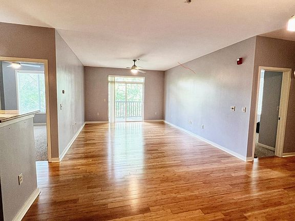 3rd image of 817 Flynn St #305