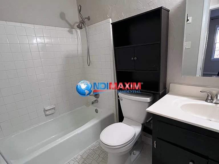 2082 Windsor Ln — Photo 11