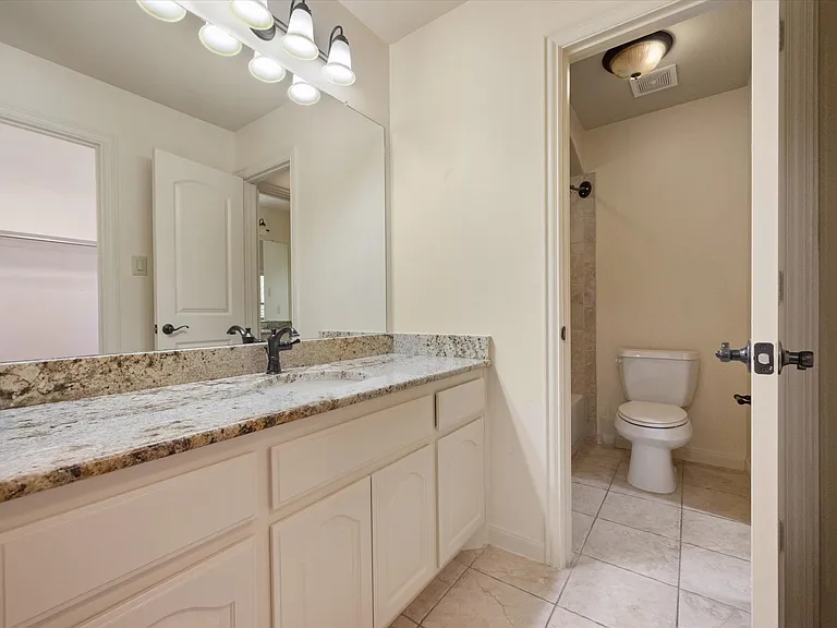 10941 Yorkshire Ln — Photo 38