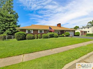 10 Pearl Pl, Middlesex, NJ 08846