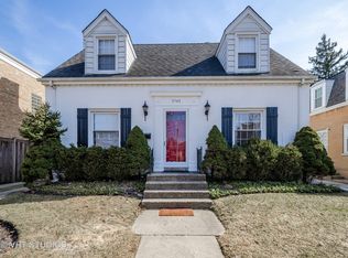 5745 N Kerbs Ave, Chicago, IL 60646