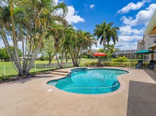 5537 Lake Shore Village Cir, Lake Worth, FL 33463