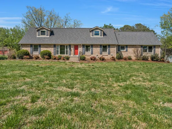 215 Dolphus Dr, Hendersonville, TN 37075