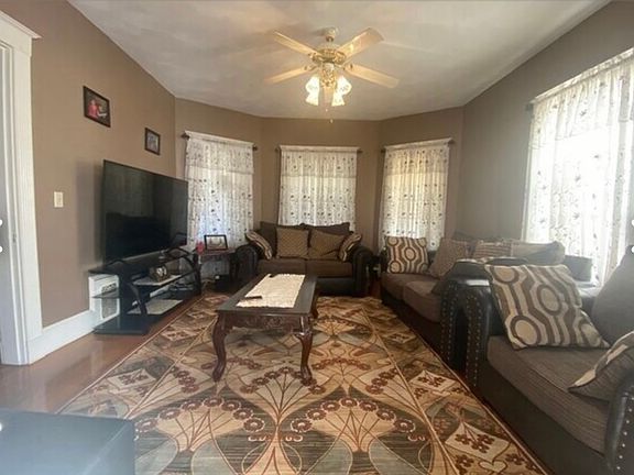 2nd image of 50-52 Elliot St #2