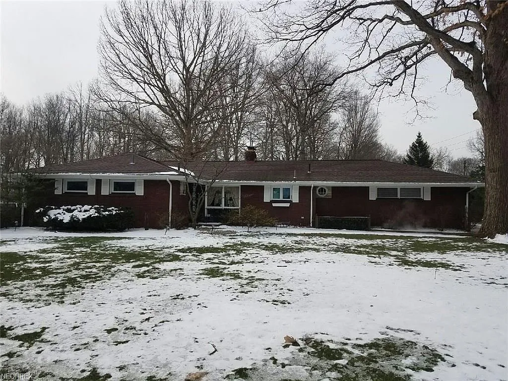 3610 Bruce Dr SE photo 1