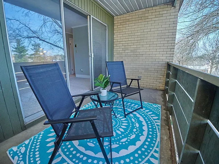 Seven Oaks Apartments — Photo 14