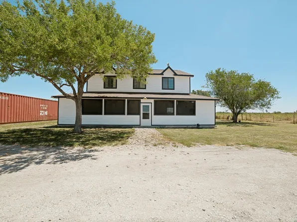 471 County Road 467, Hondo, TX 78861