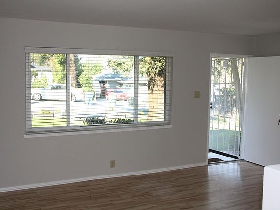 3rd image of 2131 Gordon Ave