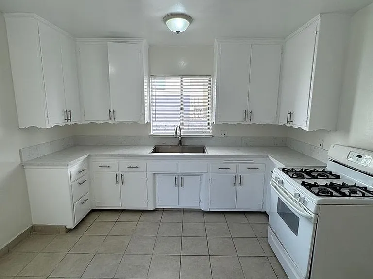 1336-1340 W 9th St — Photo 7