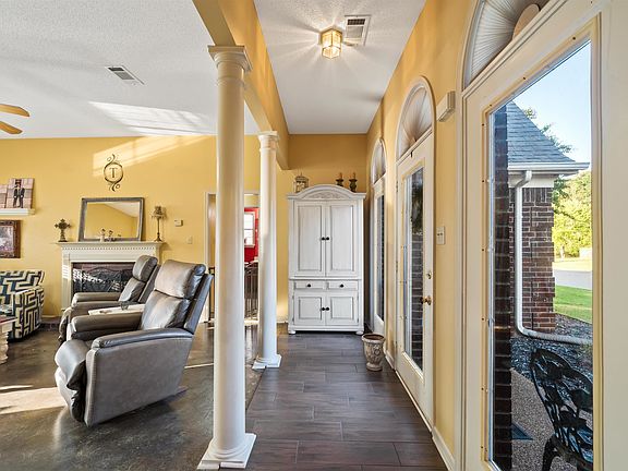 3rd image of 9794 Kingsridge Dr