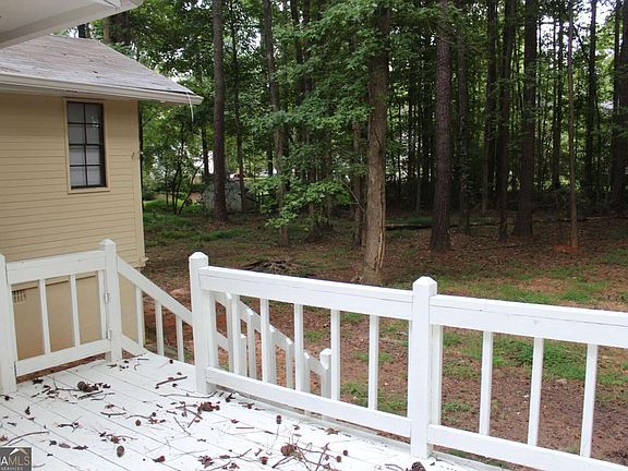 3rd image of 415 Hillsdale Dr