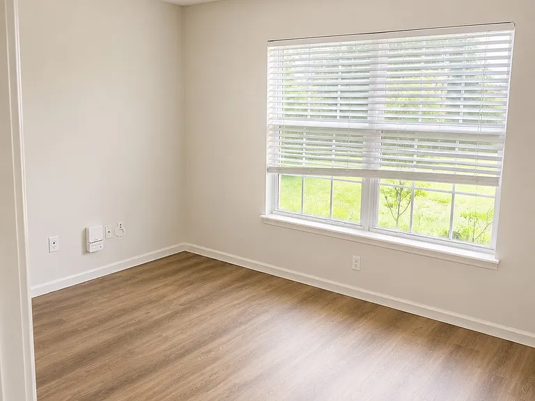 27 Bunker Ln #B — Photo 4