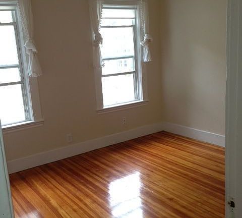 4th image of 122 Grant Ave