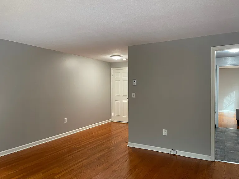 Suffield West Apartments — Photo 9