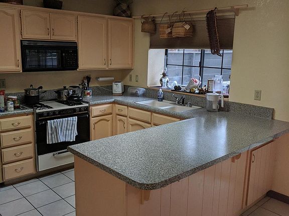 3rd image of 1822 E Vine Ave