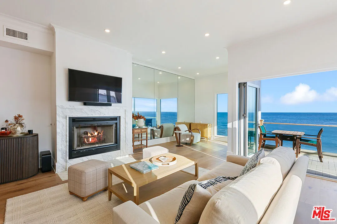 2 bed, 2.5 bath, 1755 sqft, $22,500 — Photo 3