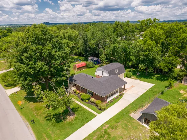 1117 Peninsula Dr, Gallatin, TN 37066