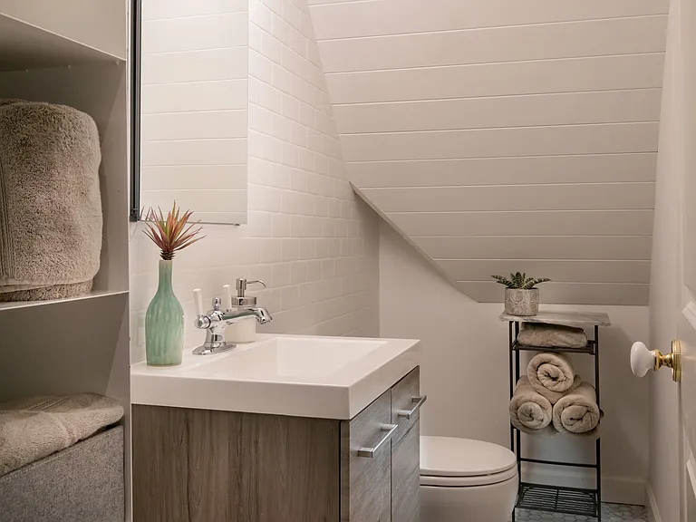 768 E 21st St #1 — Photo 17