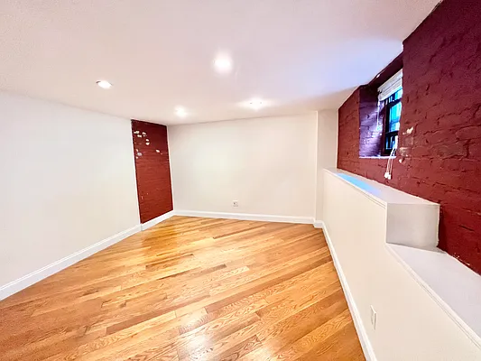 Rented by A&E Real Estate Management | media 9