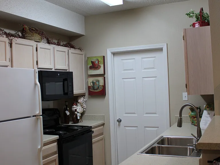 LaCrosse Apartments and Carriage Homes — Photo 23