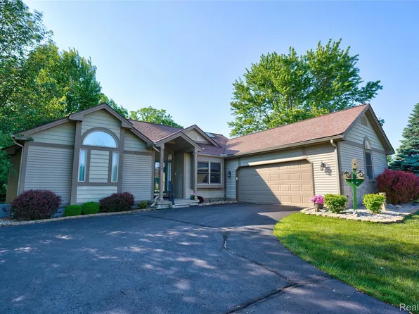 3433 Pinemeadow Ct, Davison, MI 48423