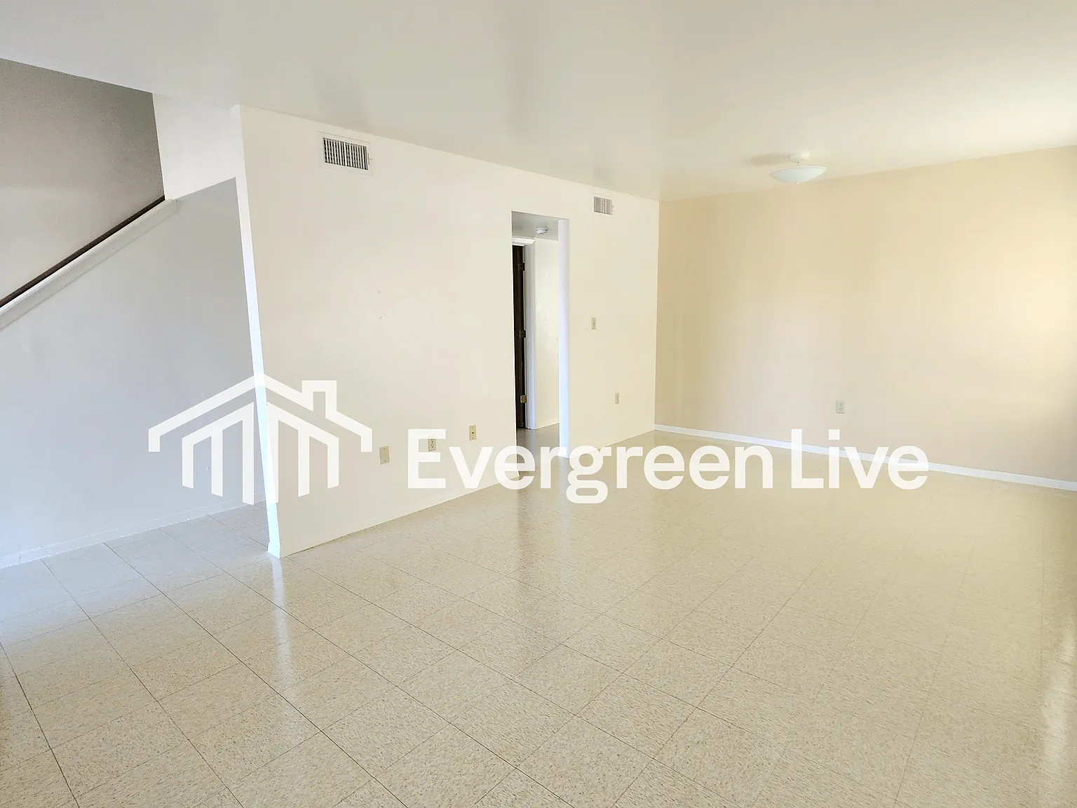 4 bed, 2.5 bath, 1390 sqft, $1,345 — Photo 3